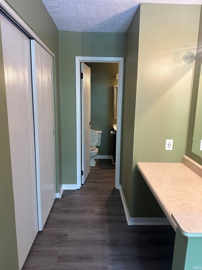 Building Photo - 562 E Graham Pl