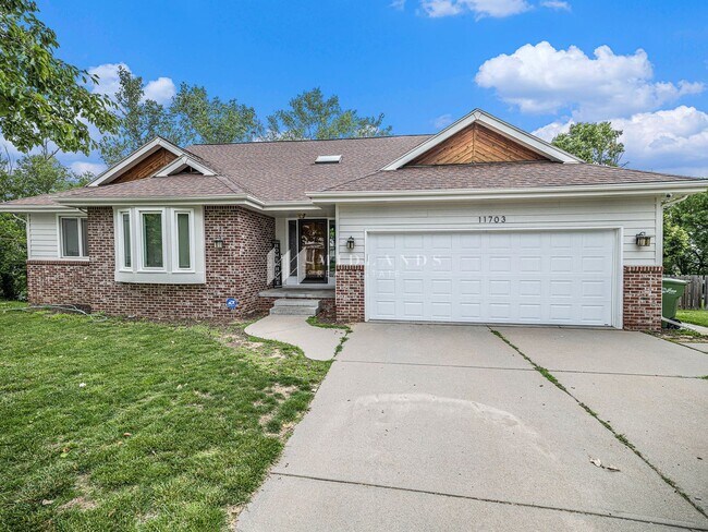 Building Photo - Castle Ridge 5 Bedroom Ranch
