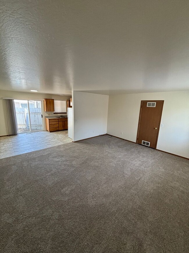 Primary Photo - 204 W 19th Ave
