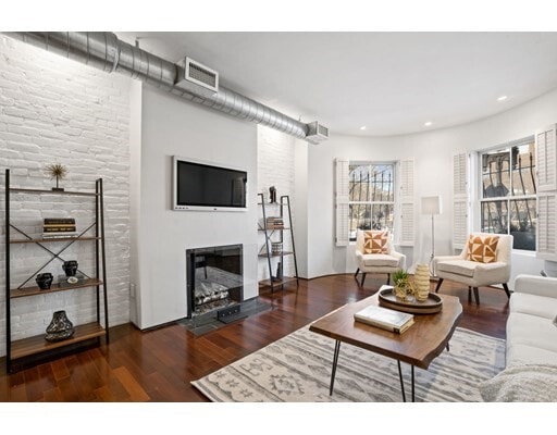 Building Photo - 1690 Washington St