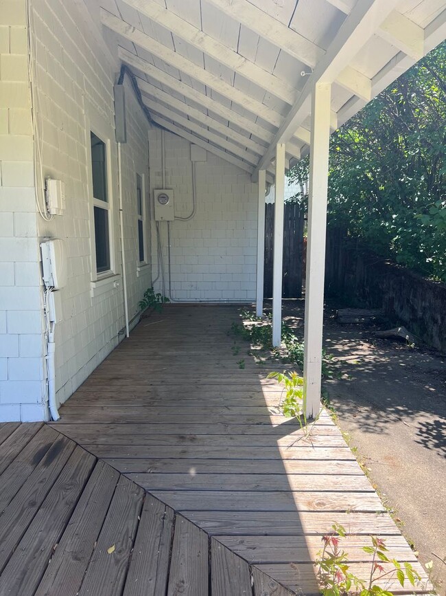 Building Photo - Pine Grove Home