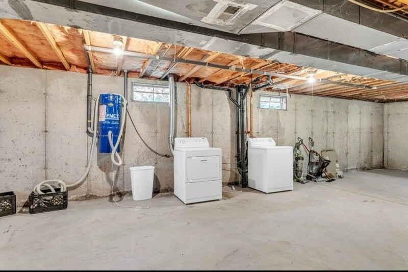 Building Photo - 63 Oakwood Dr