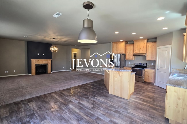 Building Photo - A charming and well-located single-family home in Yakima!