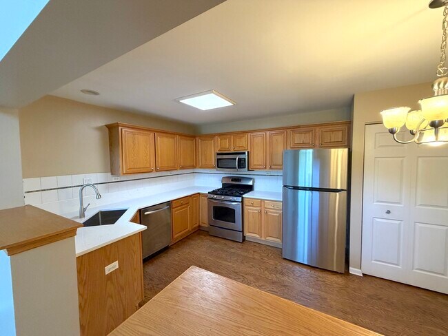 Building Photo - 3257 Cool Springs Ct