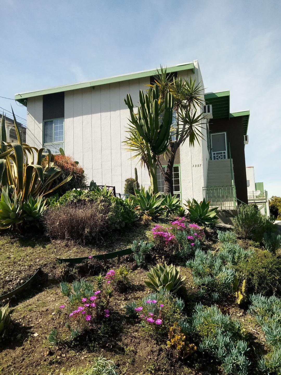 Building Photo - 1357 Edgecliffe Dr