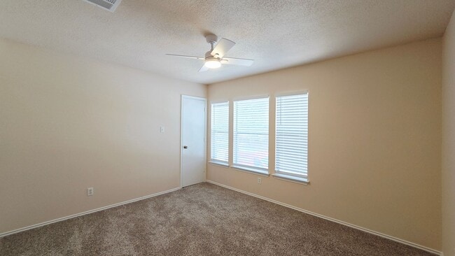 Building Photo - 5 Bedroom Beauty!  Far NorthWest SA off Potranco and Loop 1604