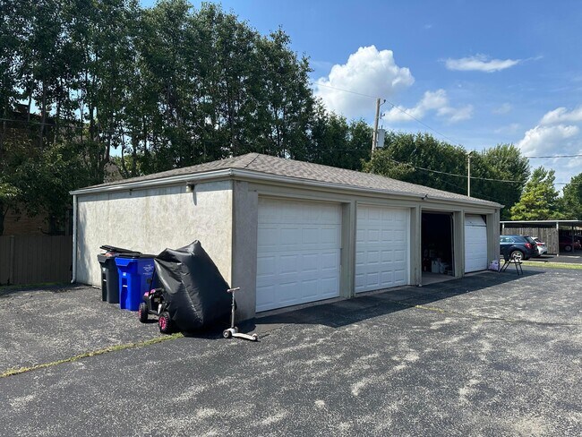 Building Photo - 4867 Dierker Rd