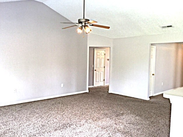 Building Photo - 5060 Thornton Dr