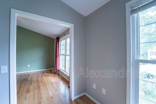 Building Photo - 13183 Oak Farm Dr