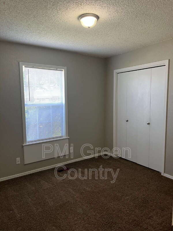 Building Photo - 900 W Norman St