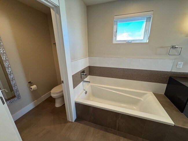 Building Photo - Perfect Sloan Lake Home with all the features and great views