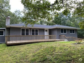 Building Photo - 422 Stanford Rd