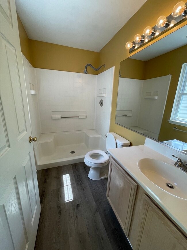 Building Photo - 883 Brompton Ct