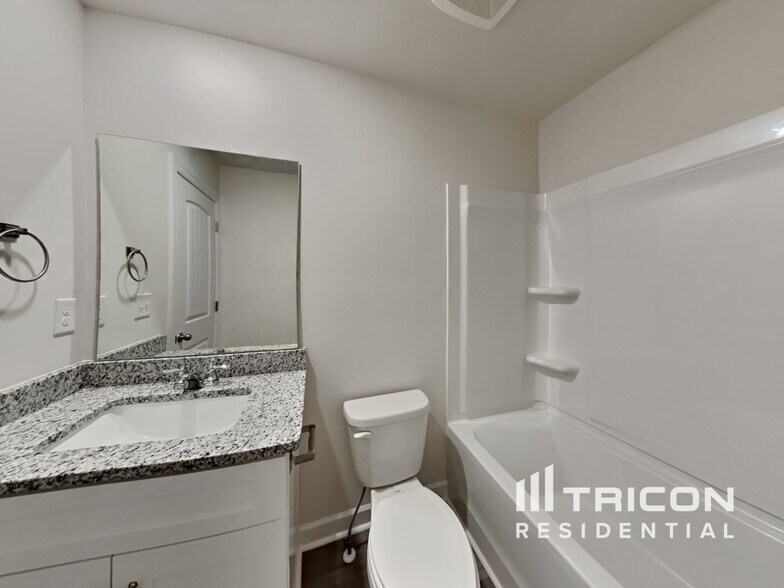 Building Photo - 3326 Quintana Dr