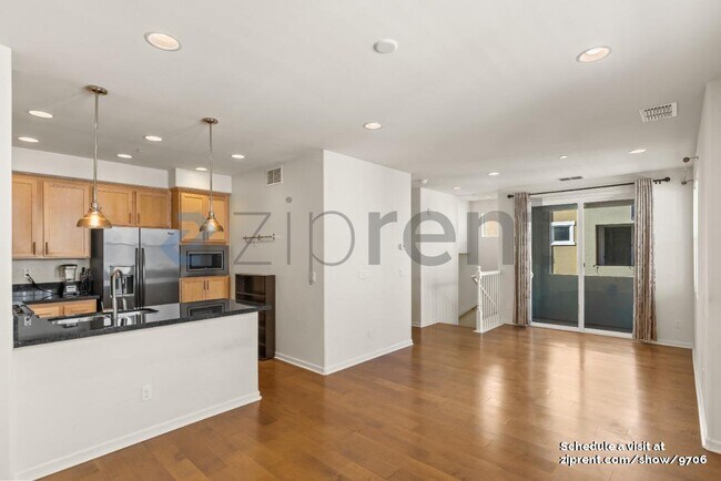 Building Photo - 1505 Coyote Creek Way