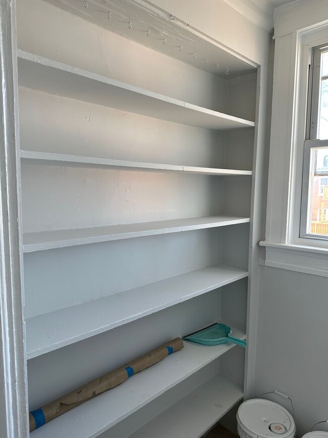 Building Photo - 3 Bedroom with Private Garage