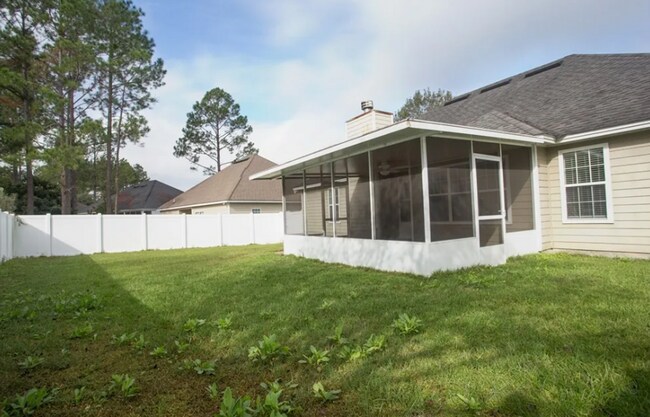 Building Photo - Southern Charm and Modern Comforts Await i...