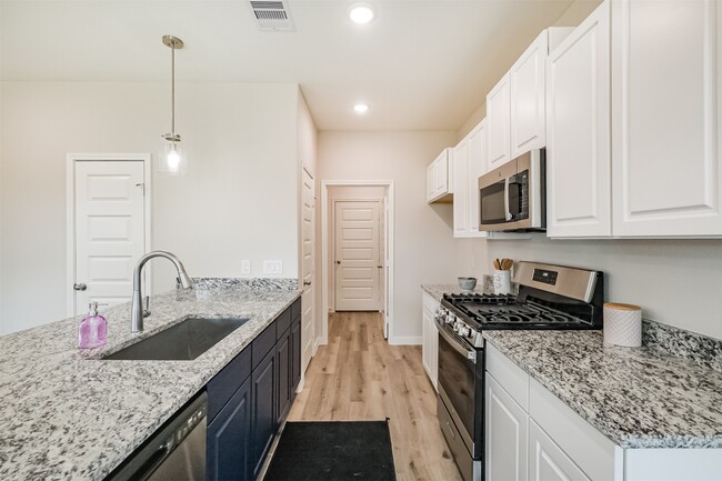 Building Photo - 703 Majestic Eagle Ct