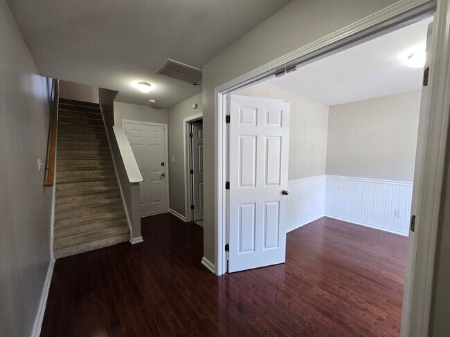 Building Photo - 10028 Blackwell Dr