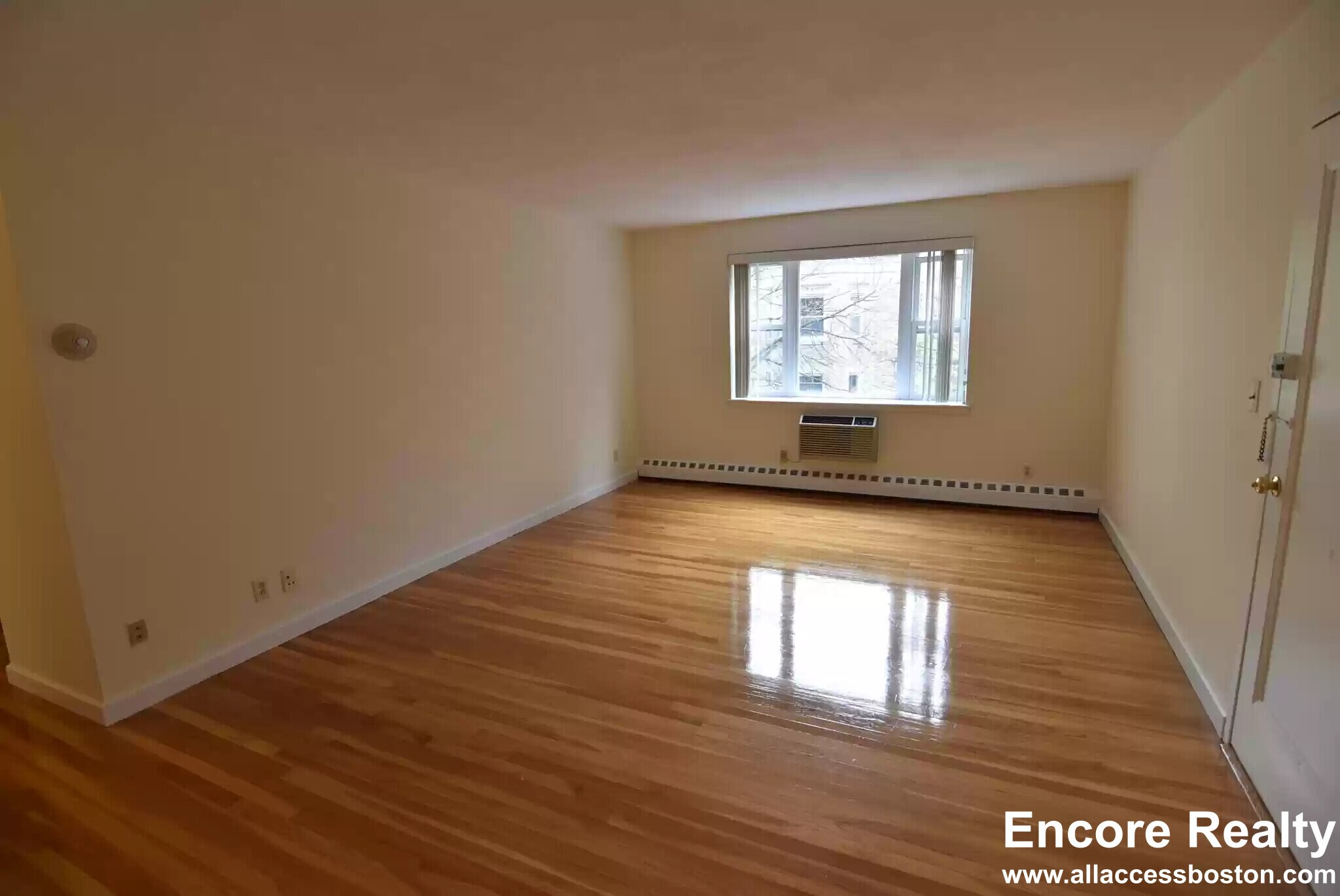 Building Photo - 74 Parkman St