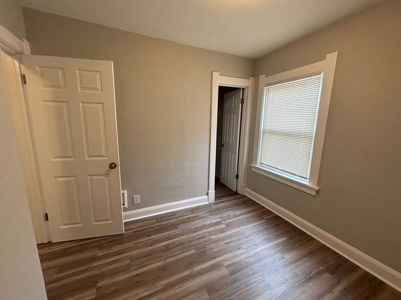 Building Photo - 3524 Leybourn Ave