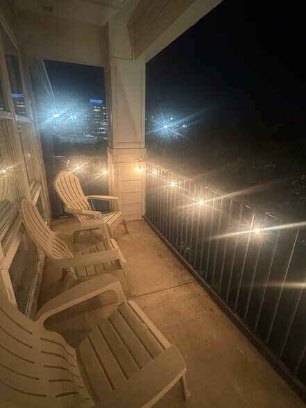 Building Photo - 600 13th St E