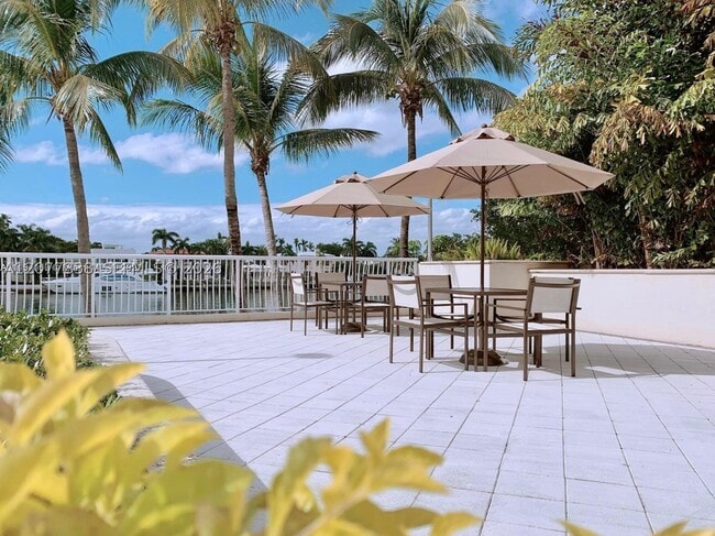 Building Photo - 5600 Collins Ave