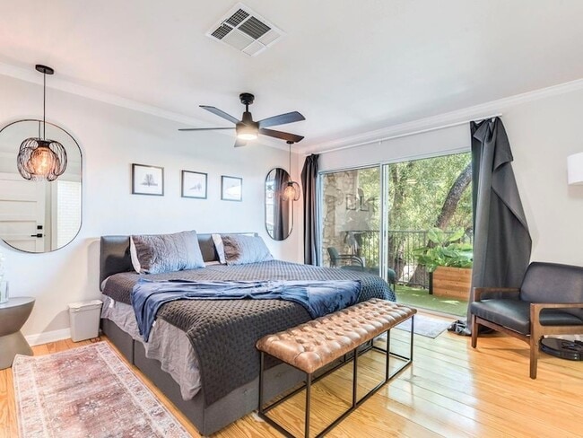 Building Photo - 500 E Riverside Dr