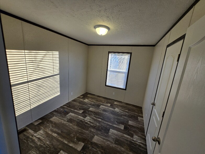 Building Photo - 15 Golfview Ct