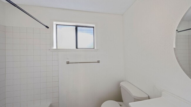 Building Photo - 3 Bed 2 Bath - Centrally Located - NAS Whidbey