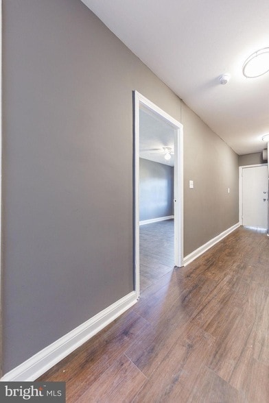 Building Photo - 905 19th St NE