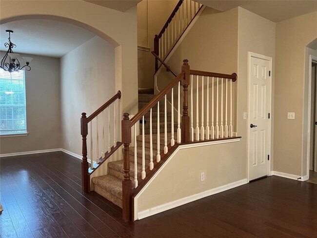 Building Photo - 9325 Bavaria Ln