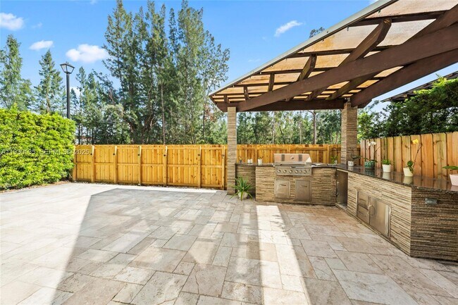 Building Photo - 6933 NW 104th Ct