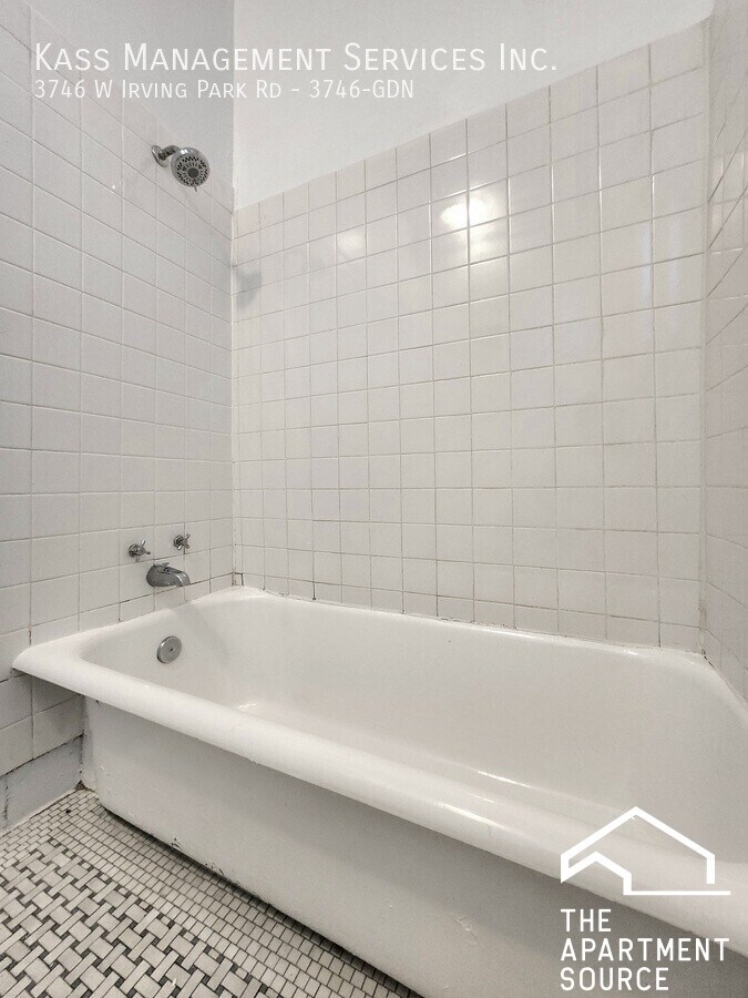 Building Photo - 3746 W Irving Park Rd