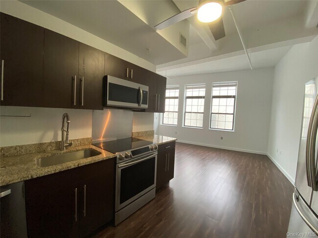 Building Photo - 2 Mill St