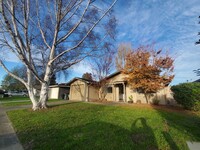 Building Photo - 3-bedroom home with remodeled kitchen and ...