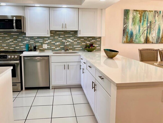 Building Photo - 3010 N Course Dr