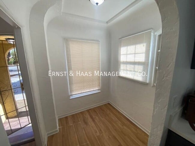 Building Photo - 822 Belmont Ave