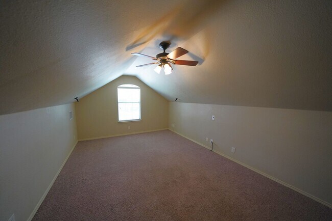 Building Photo - Move-In Ready Property Now Available in Selma, TX! - Realtor Commission: $600