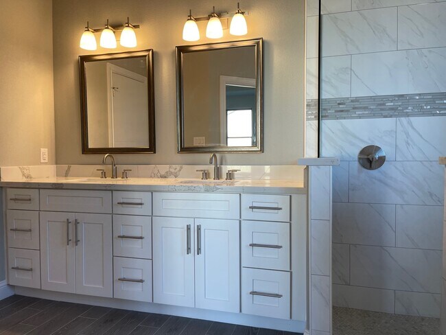 Building Photo - 10440 Dominion Ranch Dr