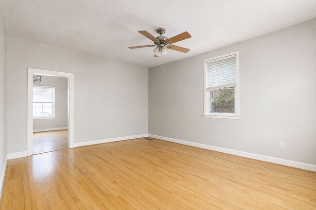 Building Photo - 506 S Lazelle St