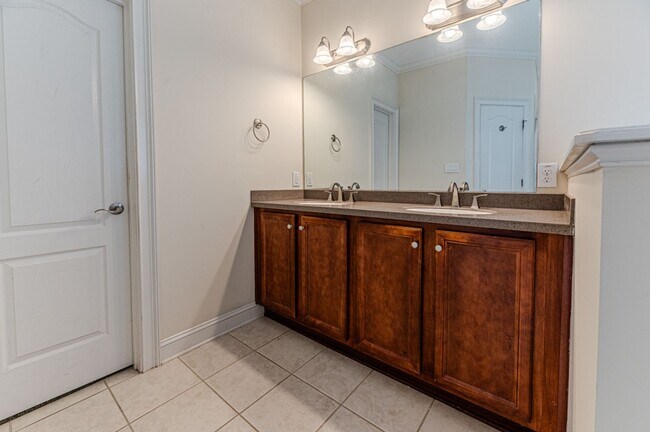 Building Photo - Perfectly Located 4-Bedroom Home Minutes from I-295, Hope Mills & Fort Bragg!