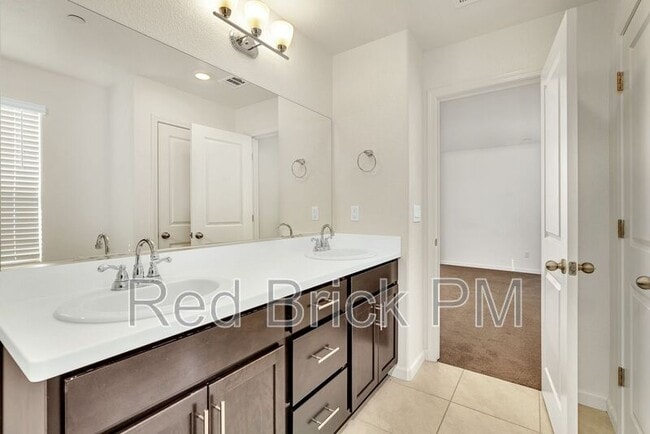 Building Photo - 393 Sullivan Dr