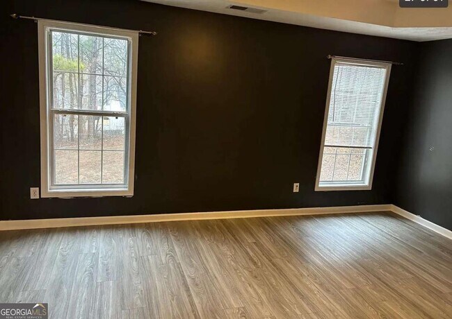 Building Photo - 235 Circle Rd