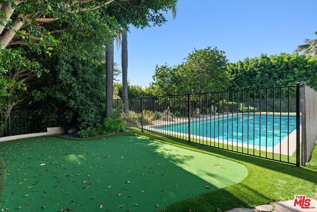 Building Photo - 510 Toyopa Dr