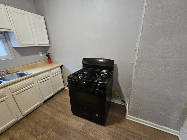 Building Photo - 10602 Earle Ave