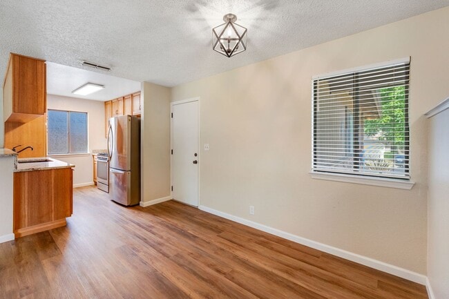 Building Photo - Charming Single-Story 3 Bed Home Two Car Garage & Spacious Yard!
