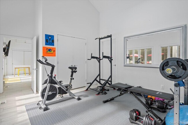 Building Photo - 5 Lakewood Ln