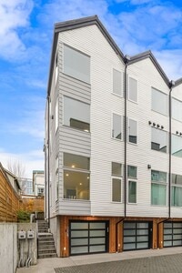 Building Photo - Gorgeous Greenlake Area 2 Bedroom Townhouse