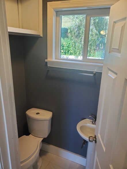 bathroom - 21779 Temescal Canyon Rd